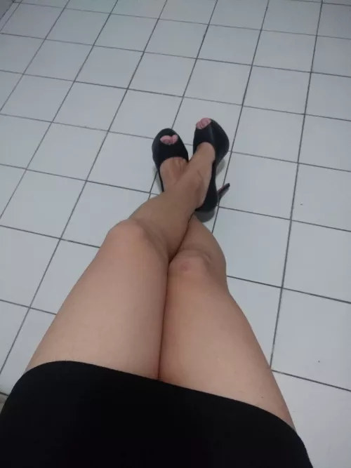 legs, heels and toes 💜 by bellaxxt