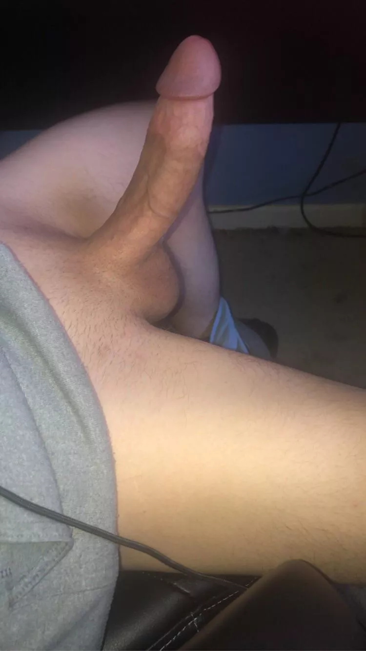 Lemme dick you down 😈 posted by dootdoot193