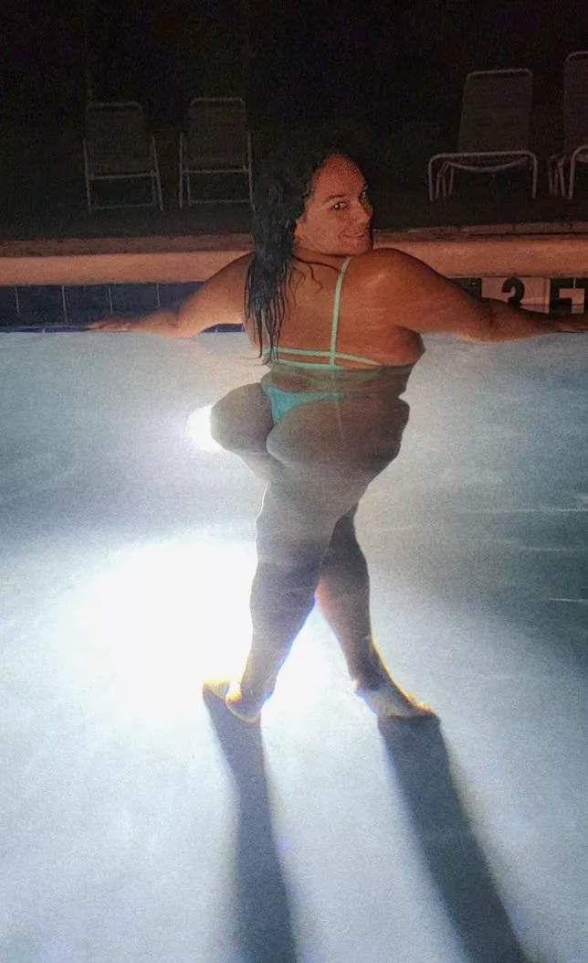 🎵lemme see that thong🎵 posted by sirenitalocita