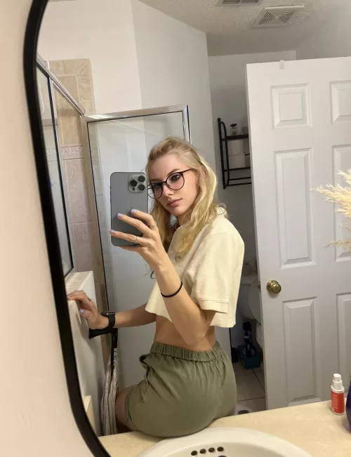 lemme see ur cock by Kyliesfeettt