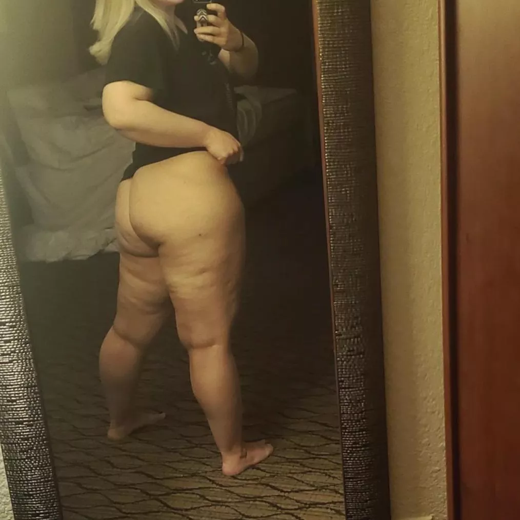 Lemme sit on your face? 😘 posted by macgyver__survivor