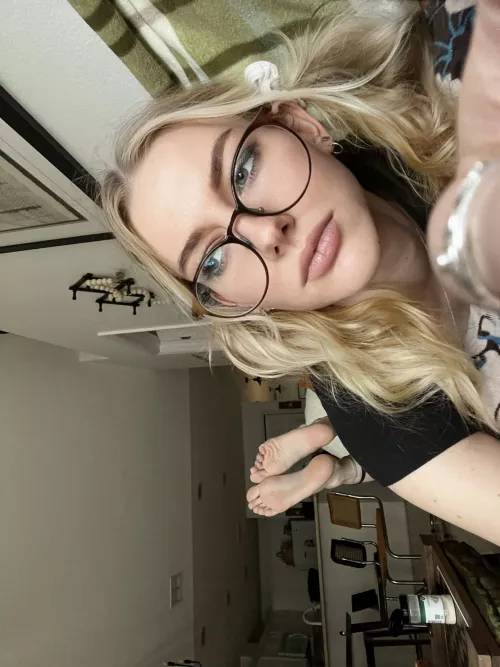 Lemme suck you off by Kyliesfeettt