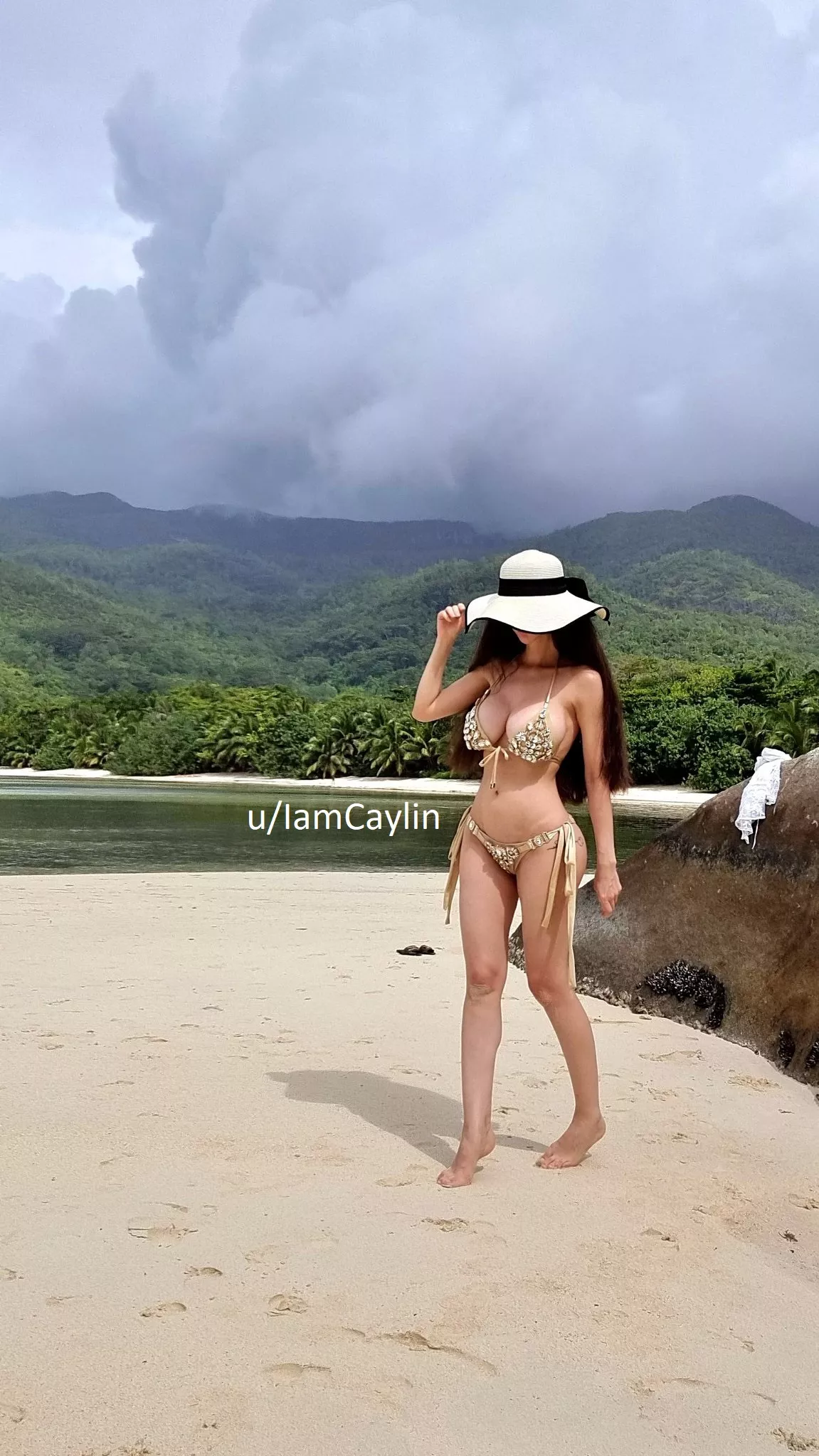 Let me be your beach babe... 💕 [f] posted by IamCaylin