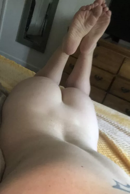 Let me come sit on your face and put these toes in your mouth by InfiniteEarthDevine