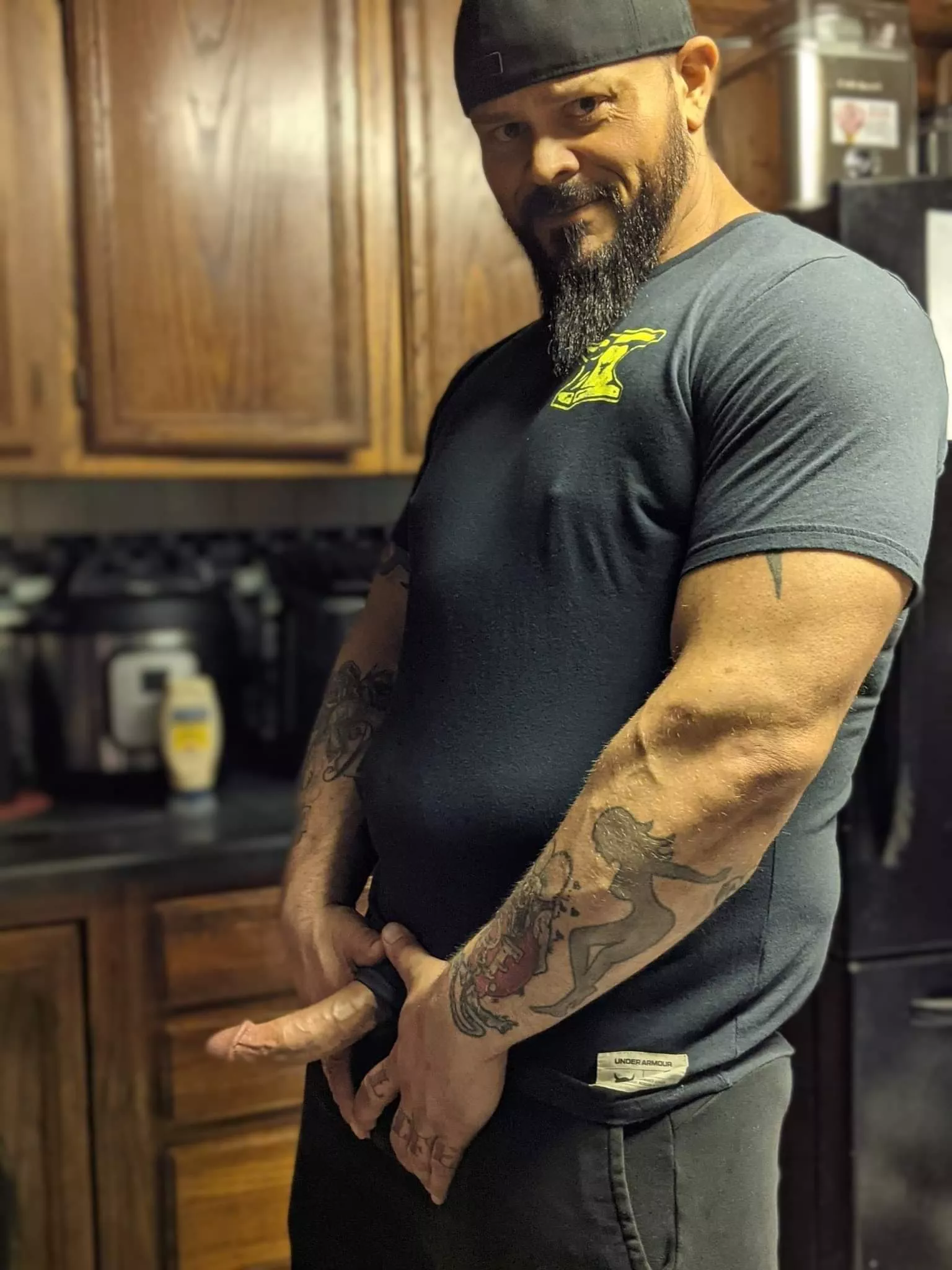 Let me cook you dinner while you suck my cock posted by teddybiggs