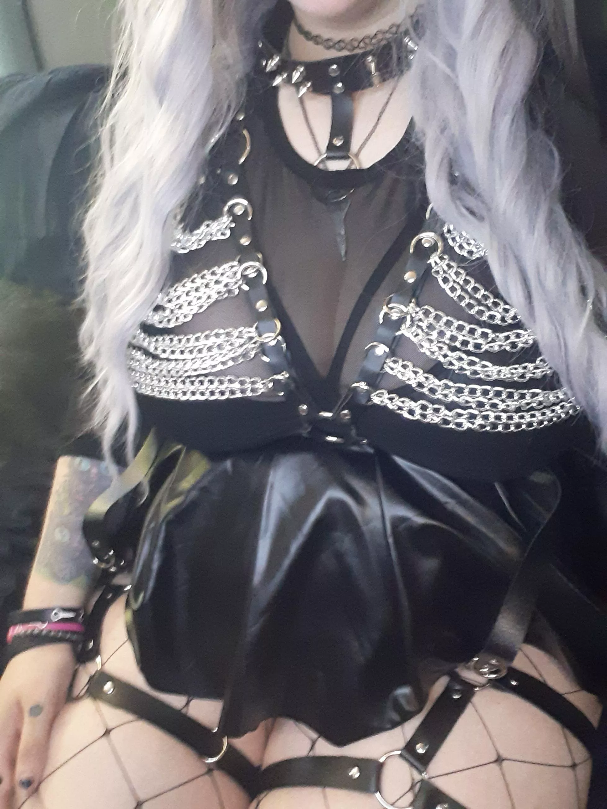 Let me crush you between my thighs posted by Yourwitchygirl