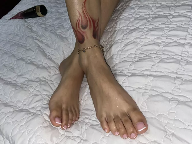 Let me drain your cock with my pretty little feet 😈😍👅💦 by Feetby_Queenb