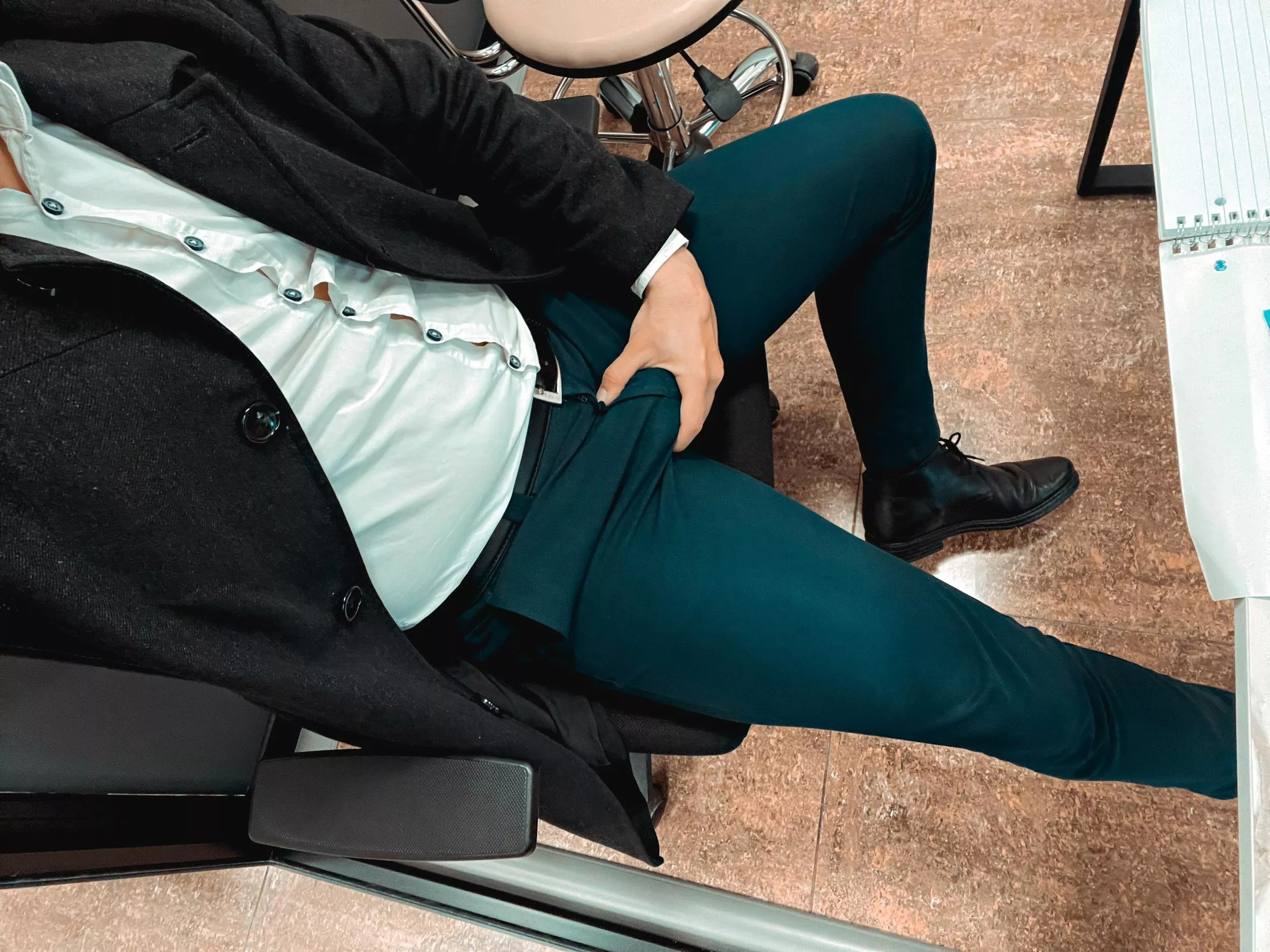 Let me feel that ass on my lap🔥 posted by TheManOnSuit1