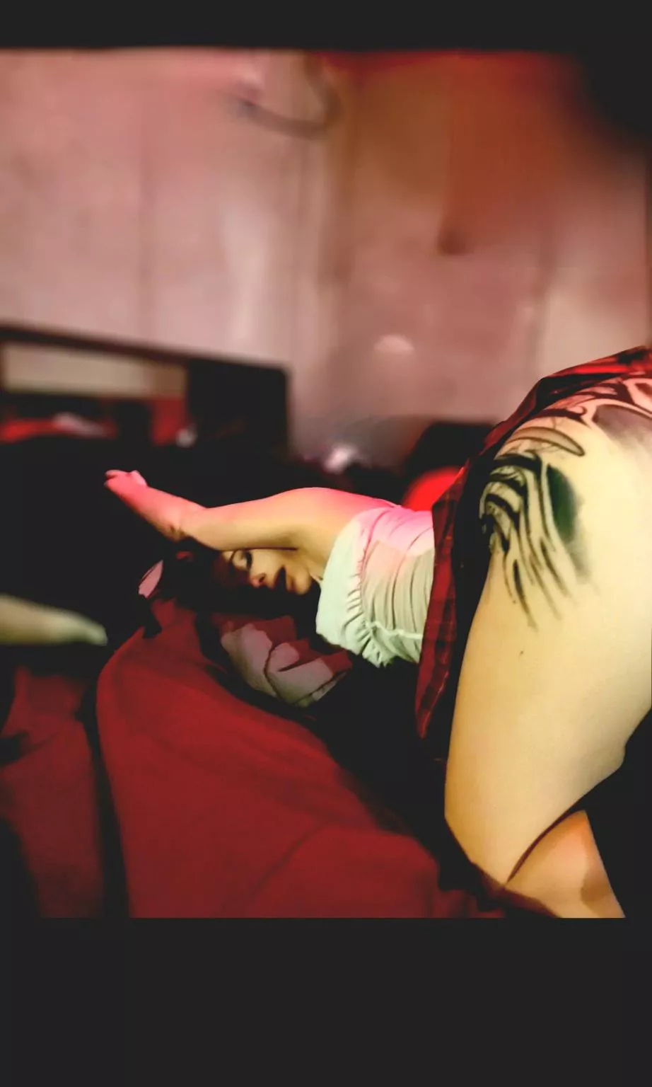 let me know if there are any couples that want to swap :) you'll be asked to be verified posted by scarletroseonlyfans