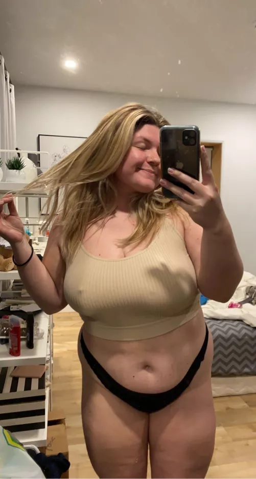 Let me know if you want me to undress 👅 my dms are open by lauren_robss