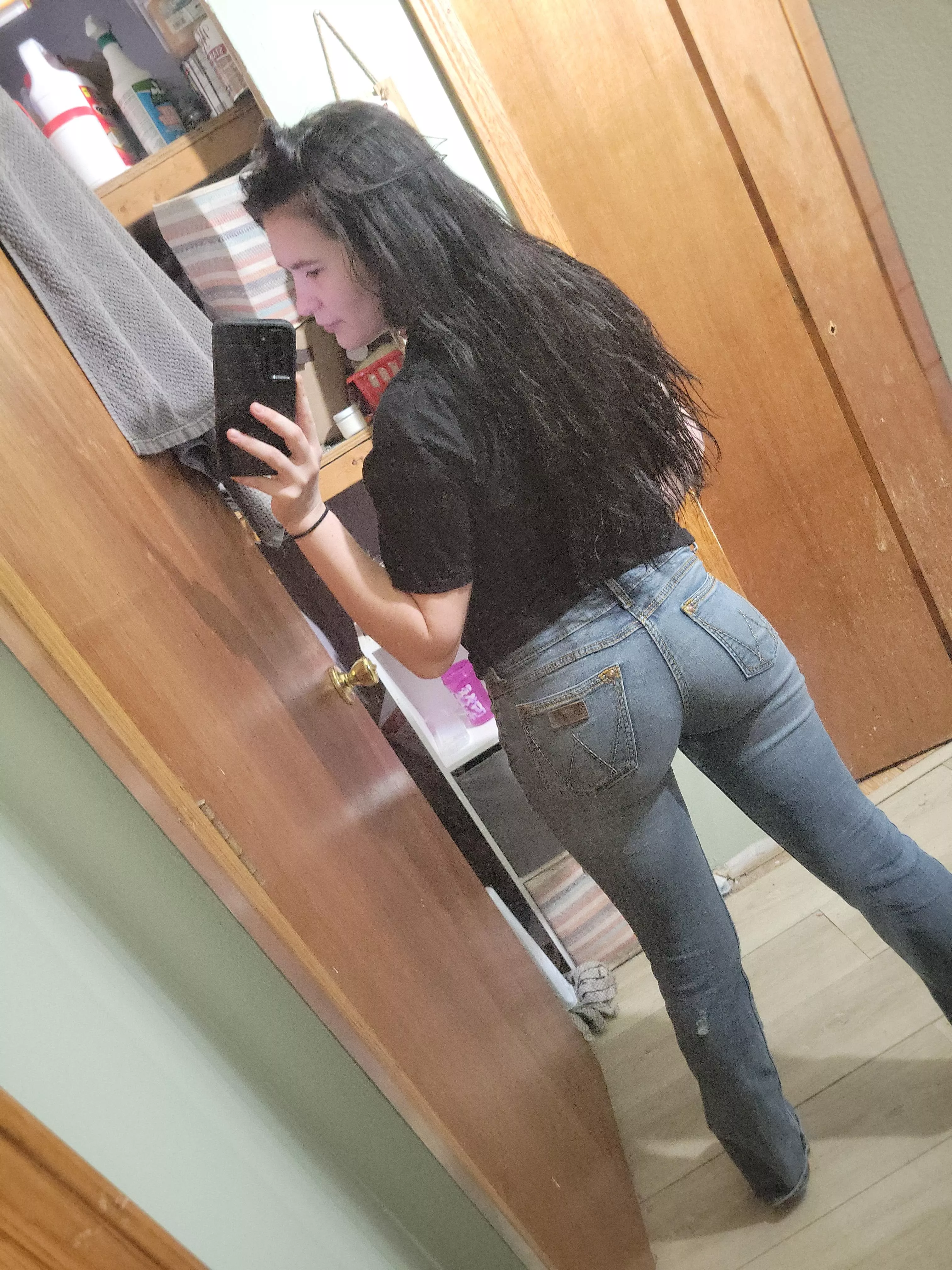 let me know what you think 😘 posted by lost4578