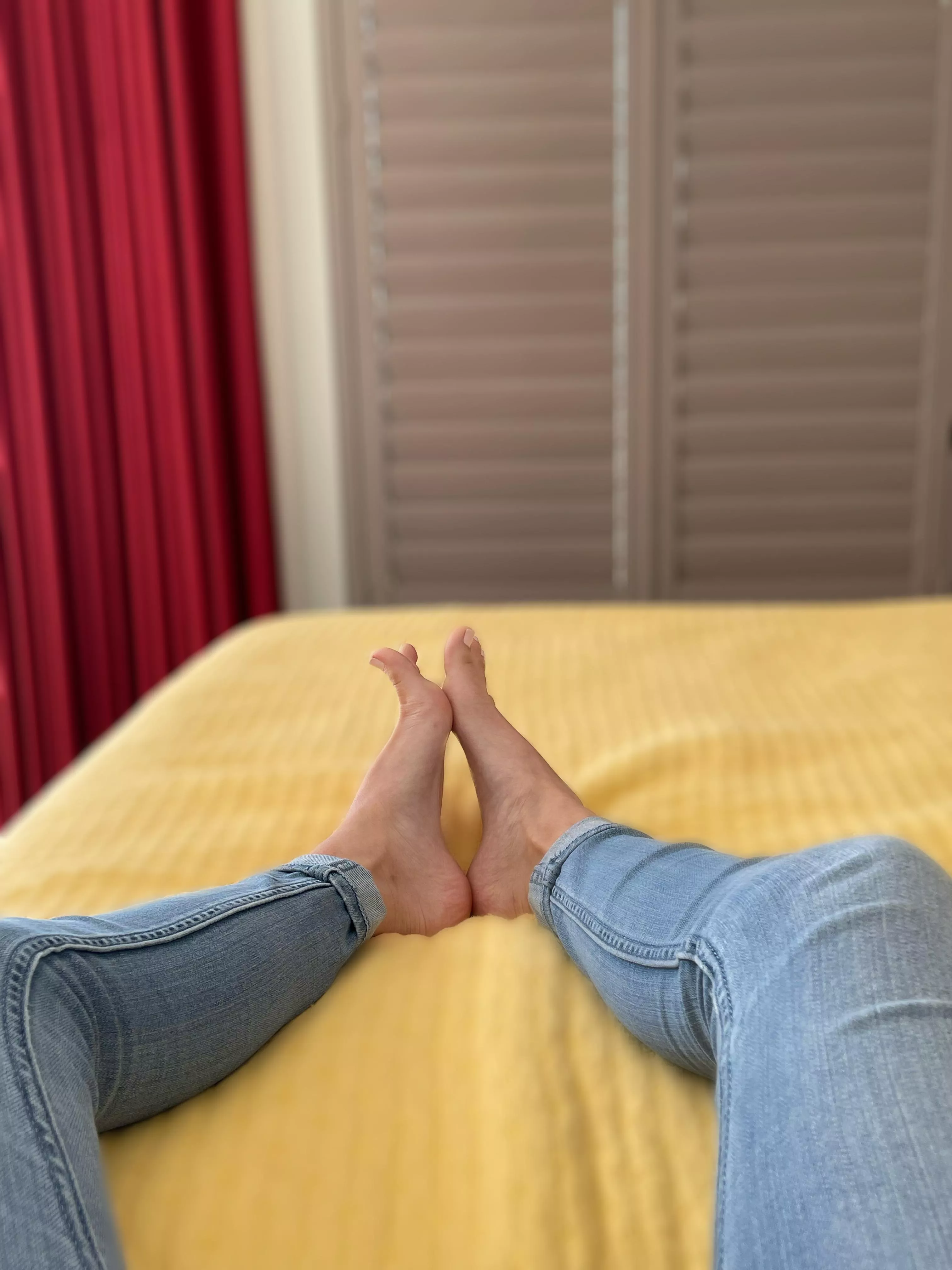 let me smother your face👣 posted by petitefeet64