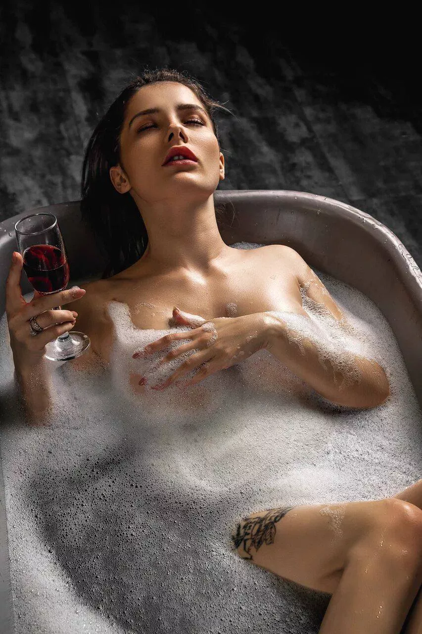 Let me tickle your nerves with this photo❤️ posted by Hanna_Legion