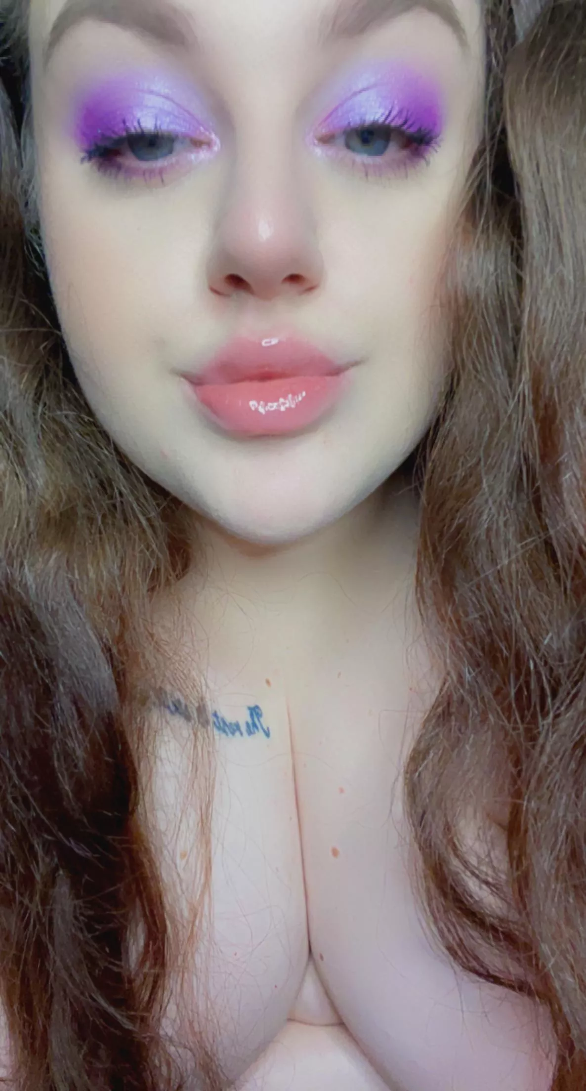 Let me wrap my glossy lips around your cock👅 posted by scarlett0723