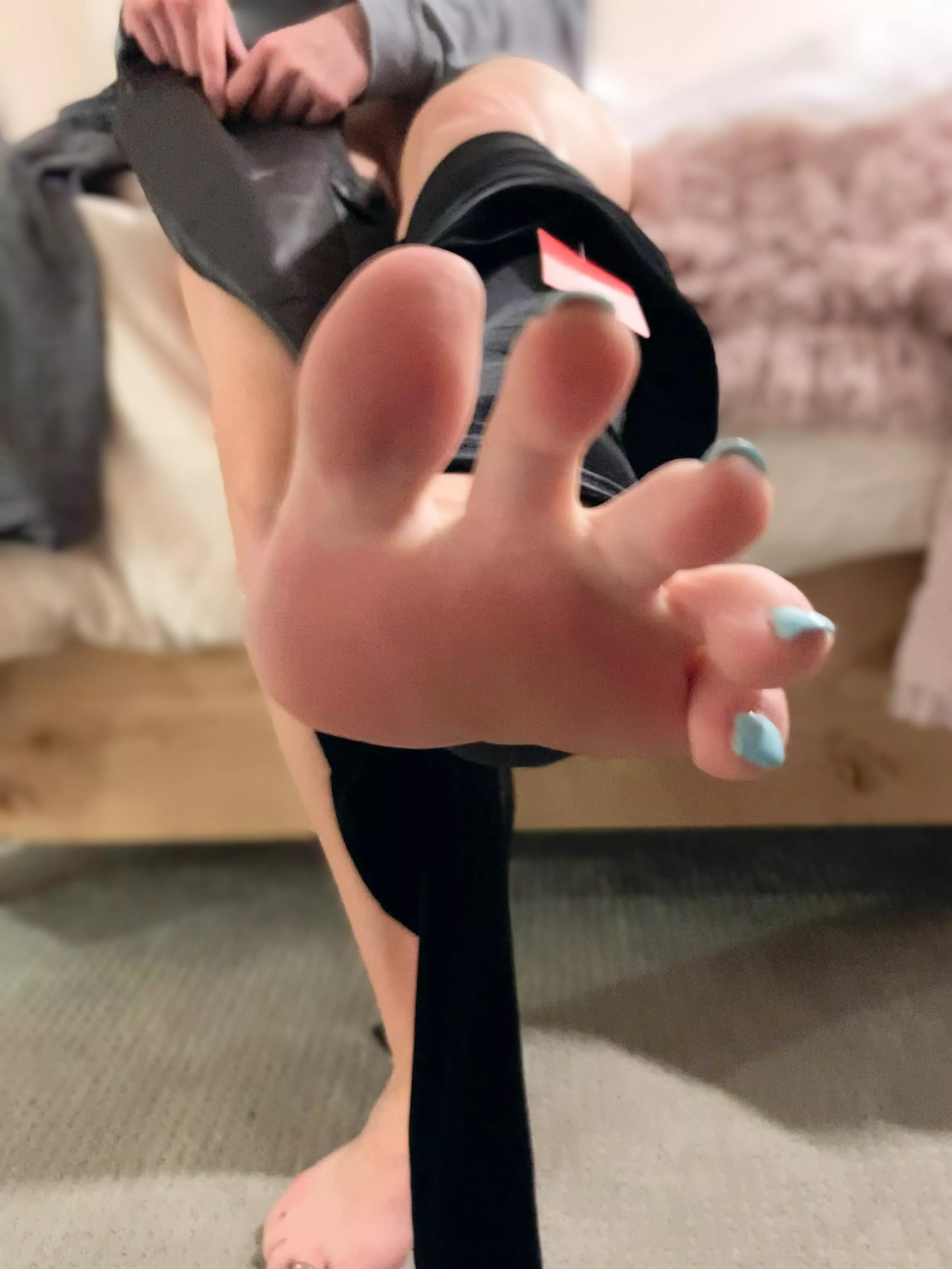 Let mommy wrap her toes around your cockhead for best results! posted by prettydirtyfeet