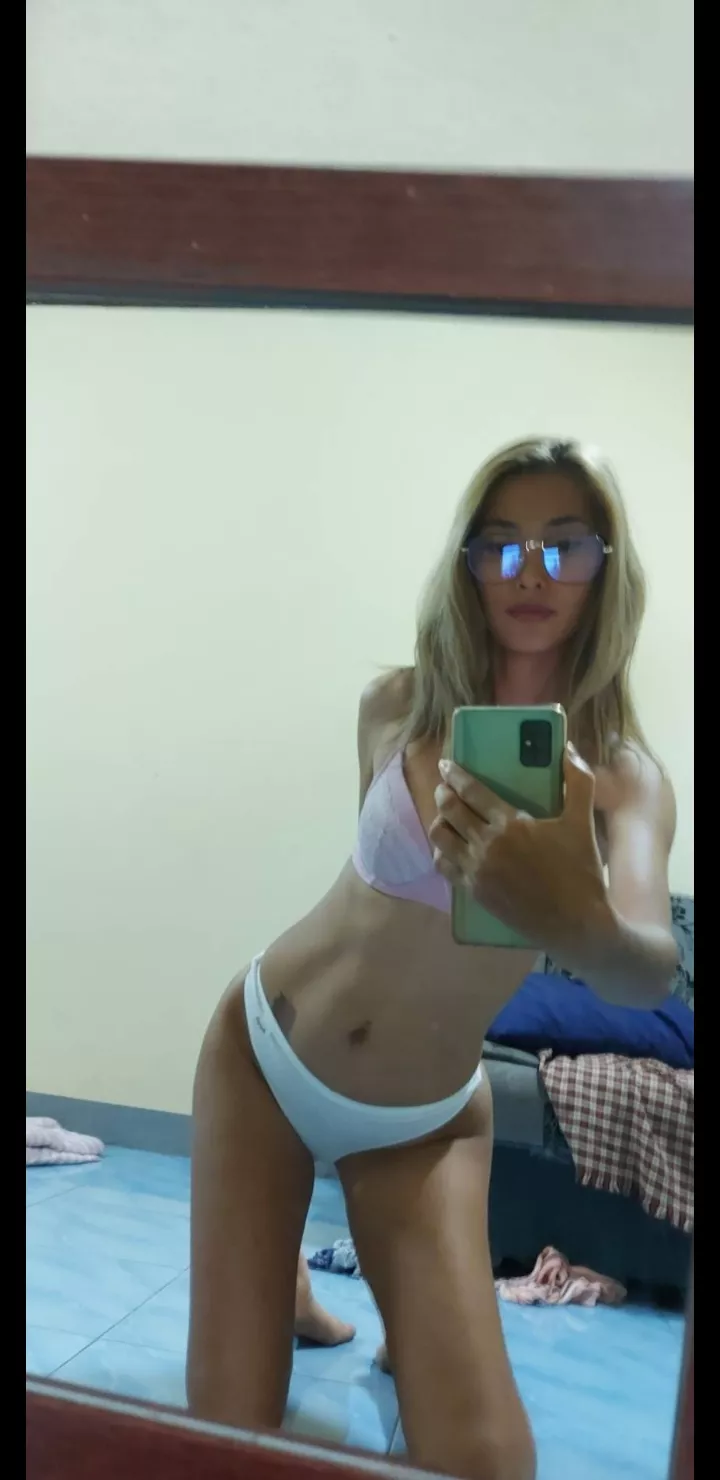 Let these Asian feet massage you good posted by i-love-bee