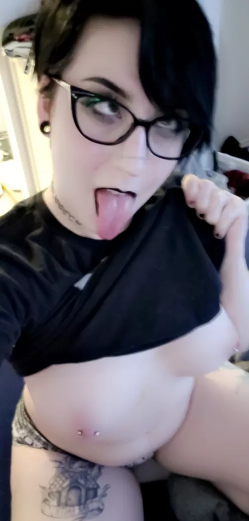 Let this little goth slut slurp your cum up (OC) by Cami_jackson