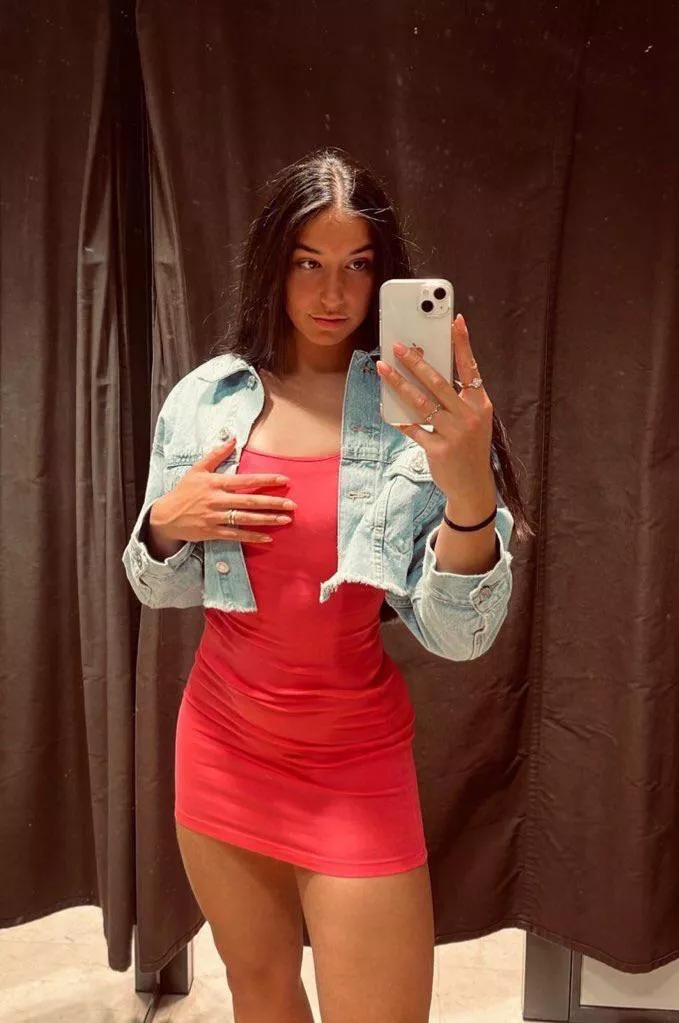 Let your boyfriend take me out to a fancy dinner and fuck me on the toilet while we facetime you posted by SassiiK