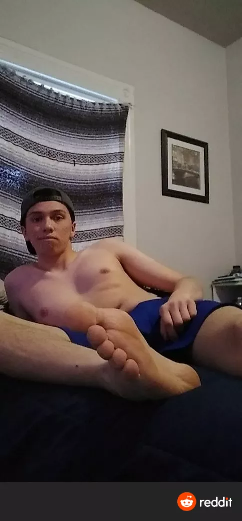 let's chat posted by No_Schedule1797