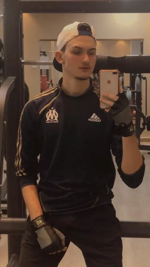 Let’s chat rn :) by jude90210