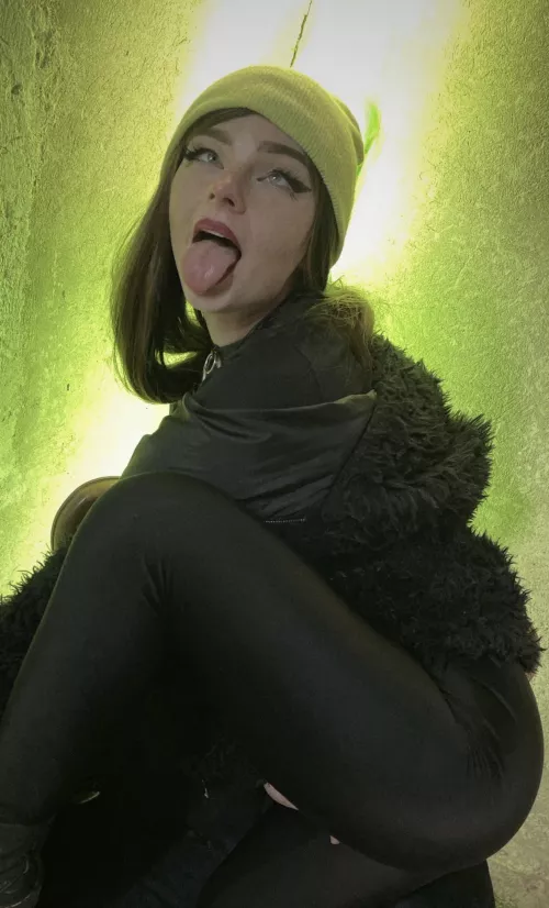 Let’s destroy my makeup with your cum 🥵 by Rainbow____Juice