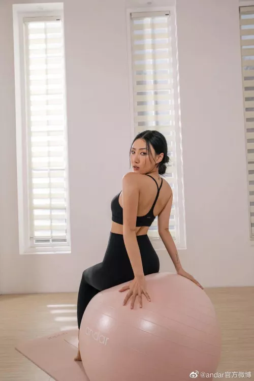 Lets get bi for Korean singer Hwasa by atomaeon