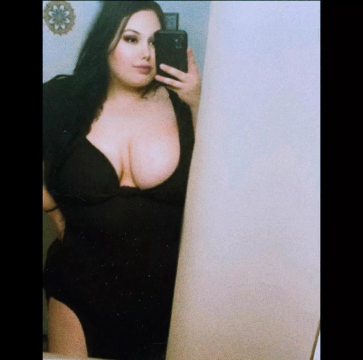 Let’s go on a date 🥺 posted by Horrorwhorexox