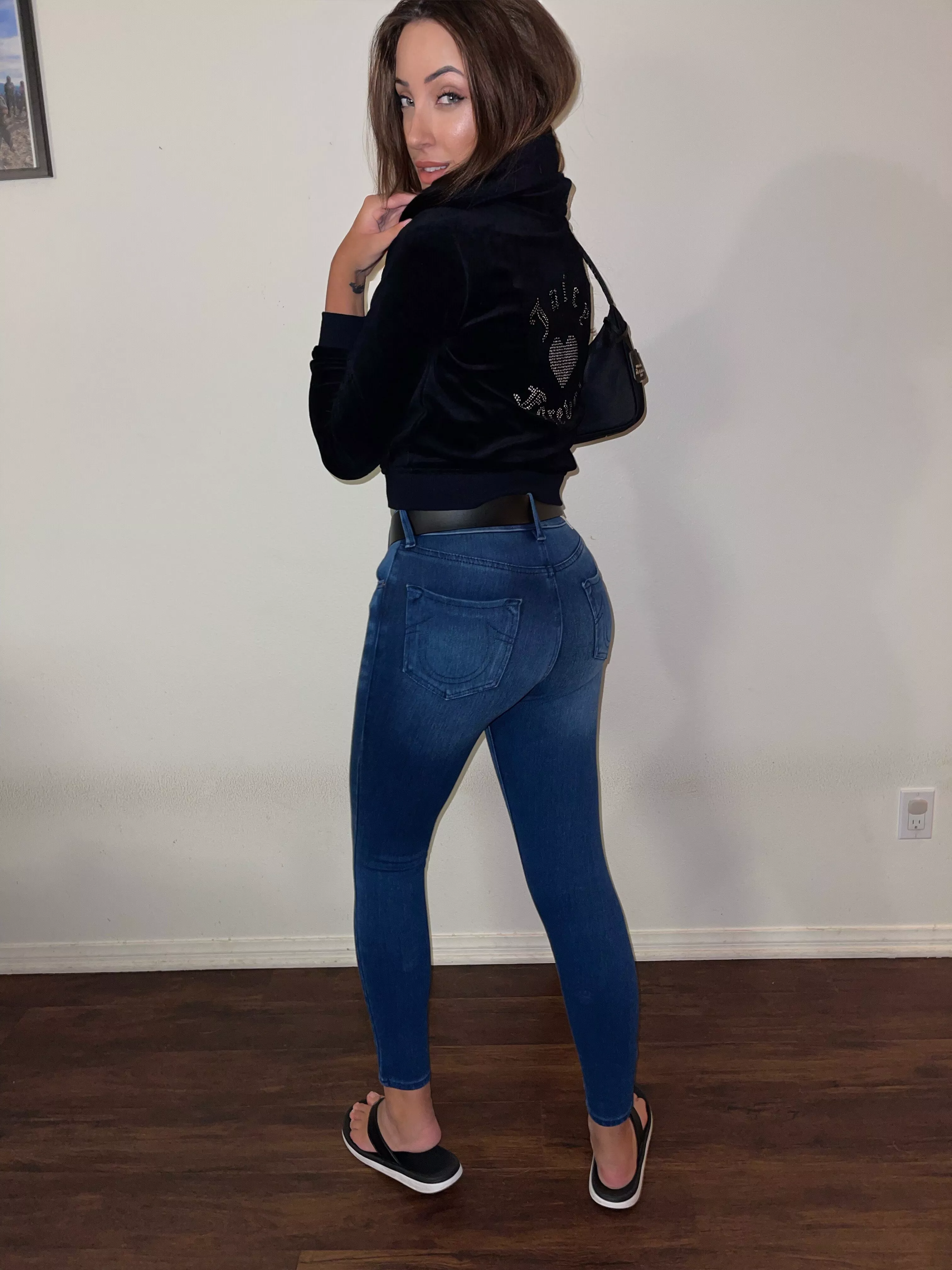 Let's go to the party! 🍑 [BA] posted by milkygirlonly