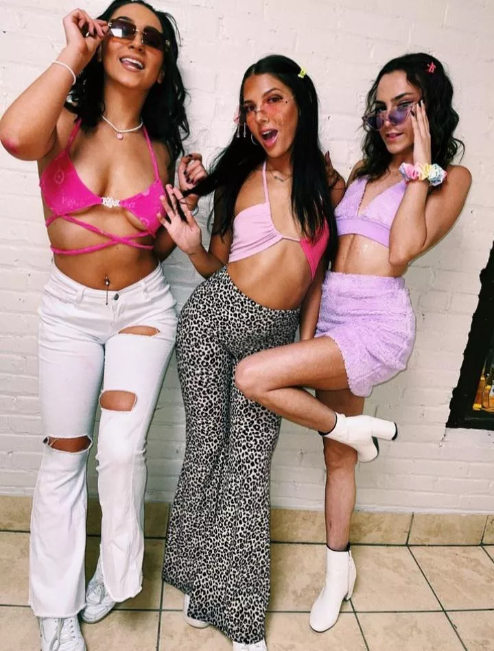 Let's play dress up posted by ArtemisFlowered