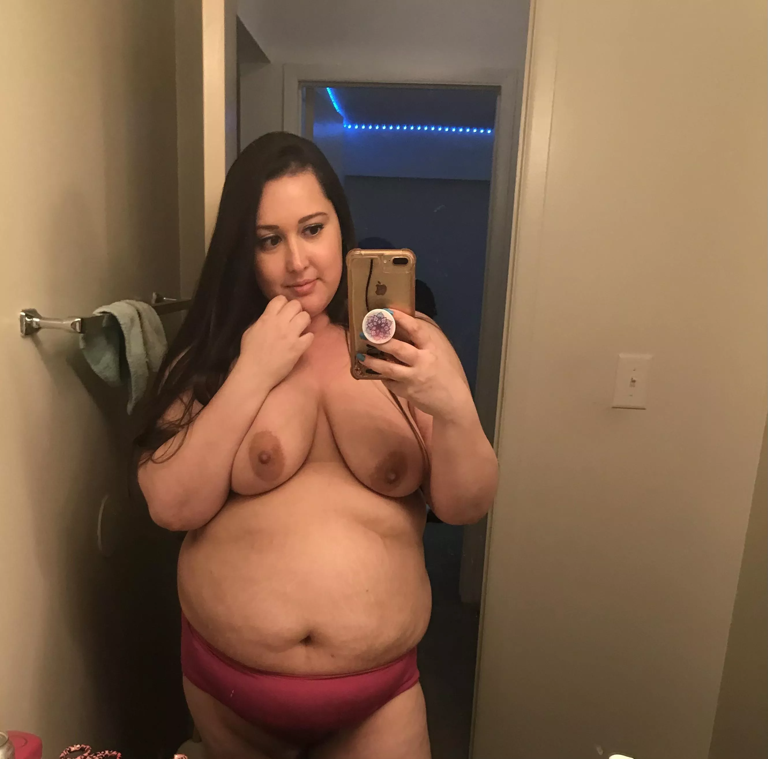 Let’s play while your gf’s asleep 😈 posted by seksichat