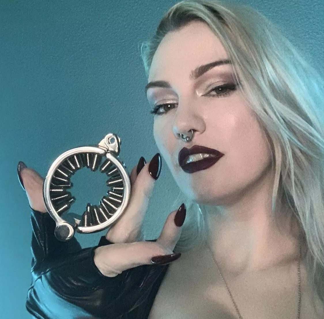 Let’s poke some holes in the disgusting worm posted by NightmareInHeels90