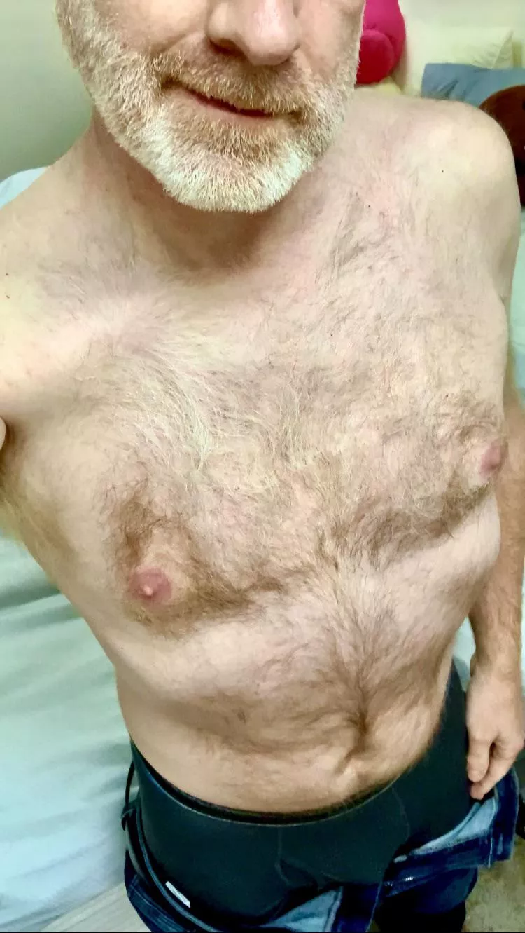 Let’s start the week naked together. posted by ZelaznyFan68