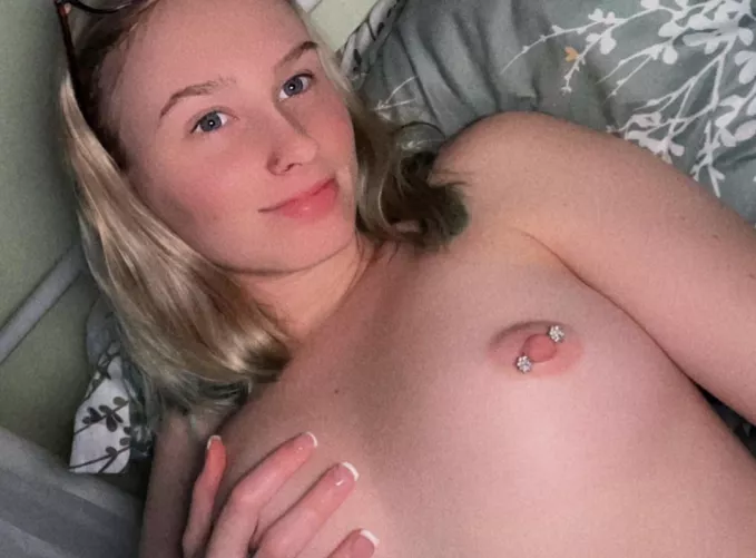 let’s start the weekend off right 💋 by EntertainmentOdd296