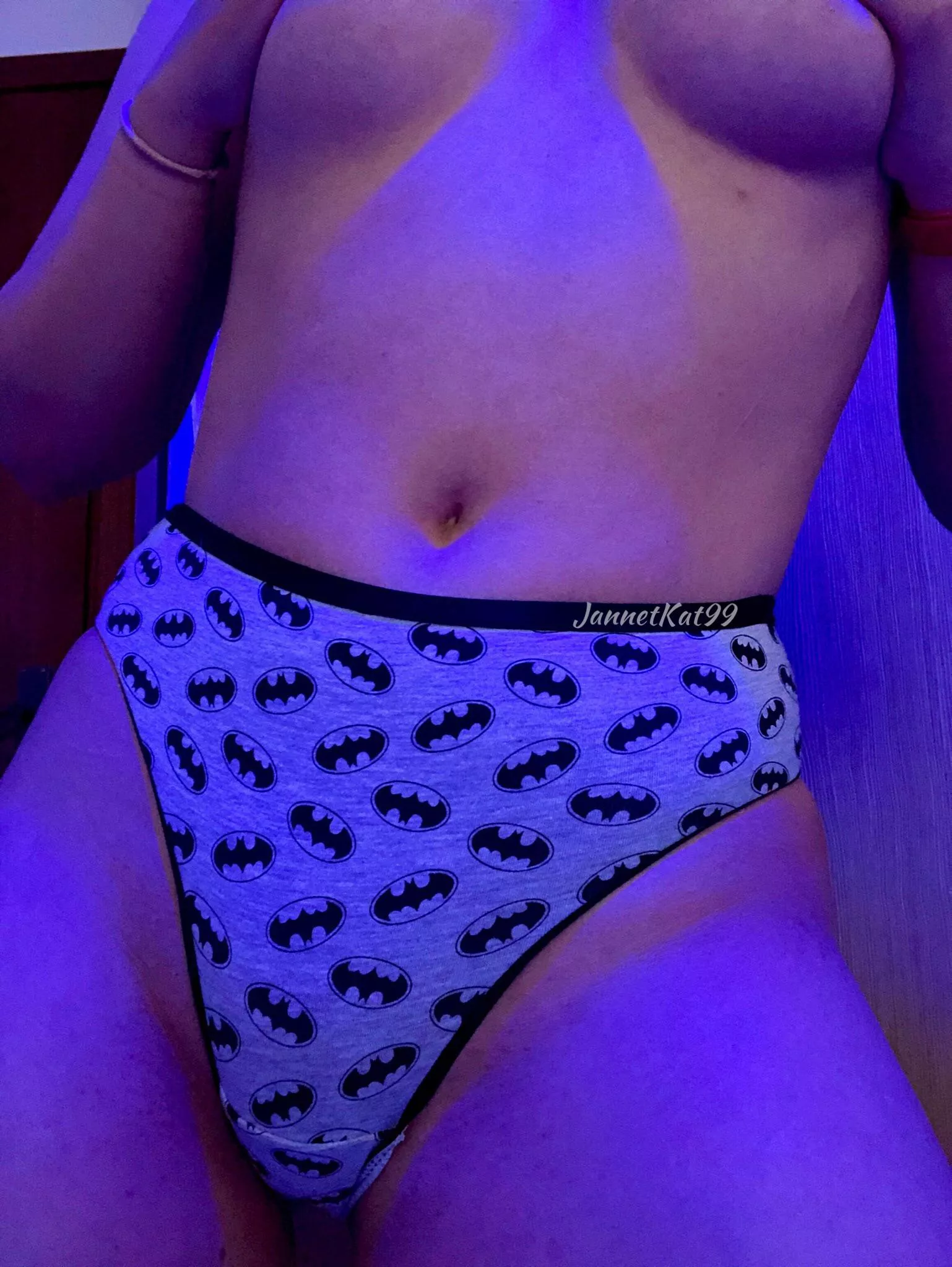 Let’s stop some crimes in the middle of the night [F] posted by JannetKat99