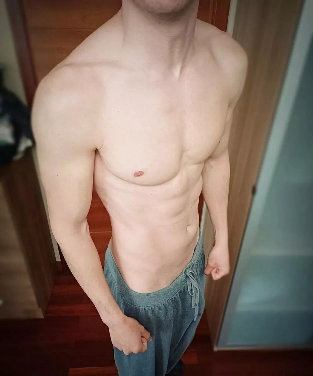 letting the forearm hang 😂 posted by LiamRushOF