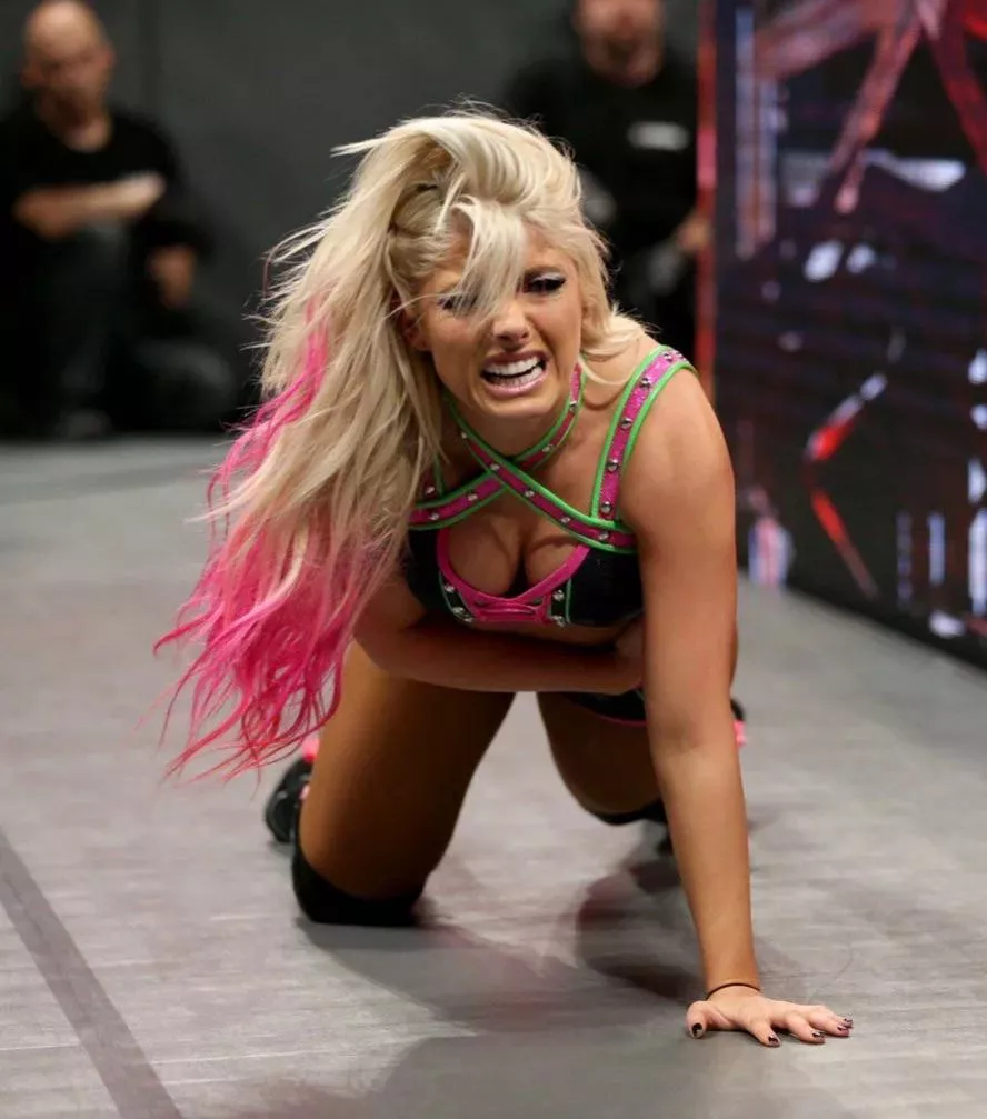 Lexi crawling posted by GleysonRJ