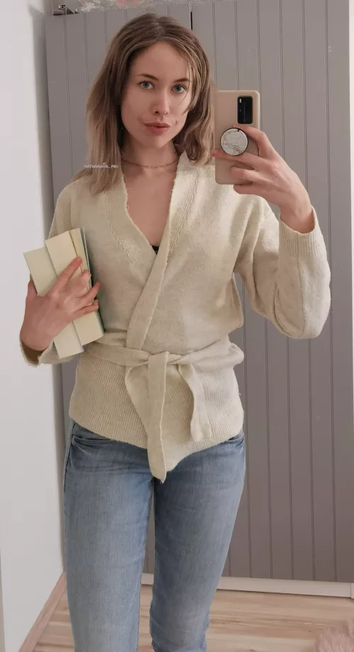 Librarian in jeans ✌️💙 by naturalgirl_mel