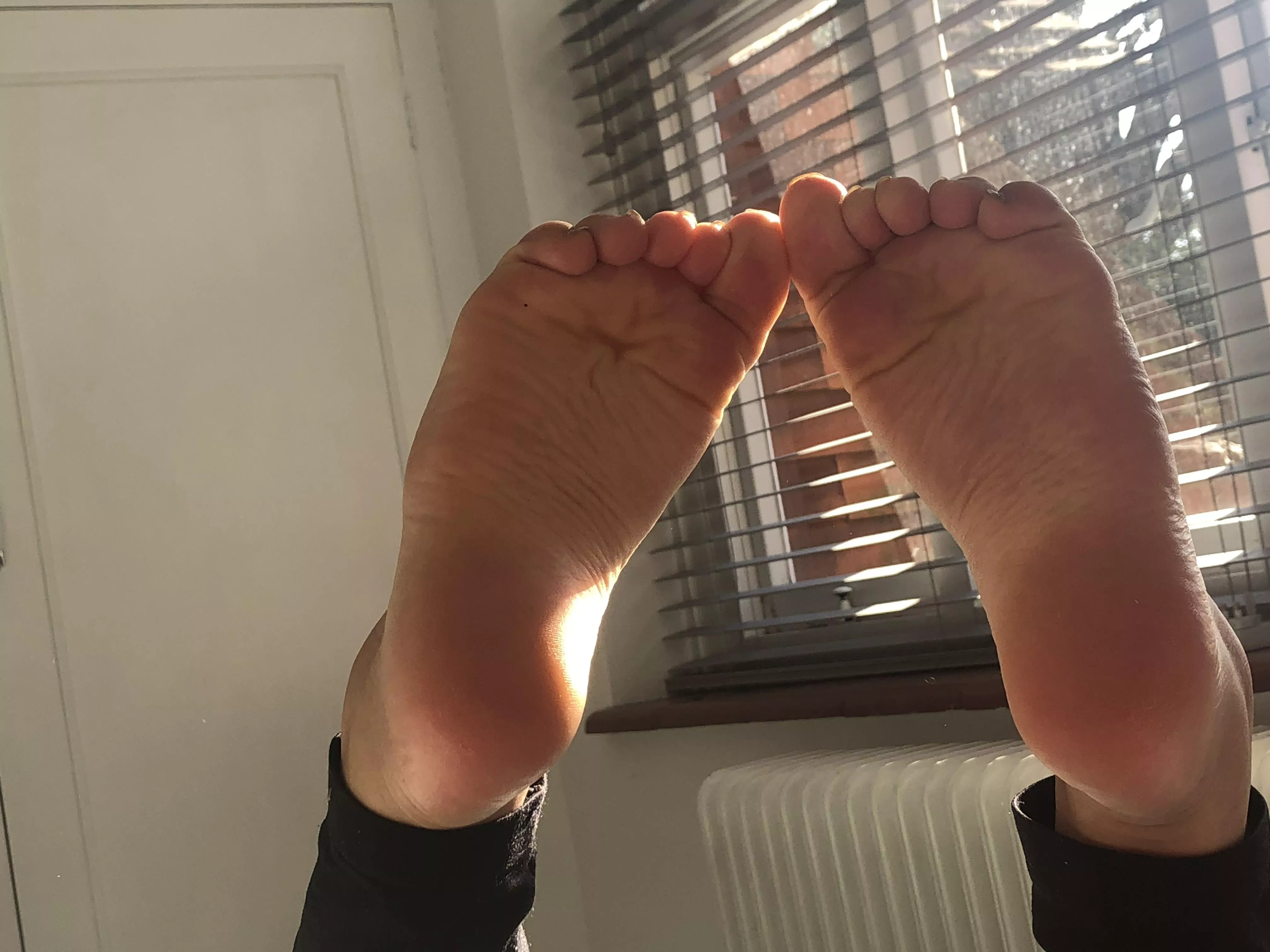 Lick between each wrinkle 👅😍 posted by SofiaVos