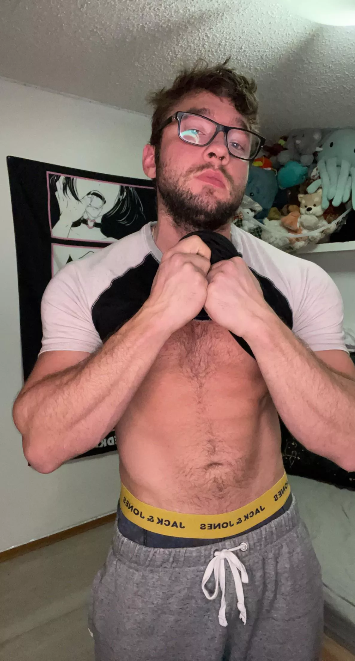 Lick daddy’s abs 😈 [28] posted by dubstepdaddyx