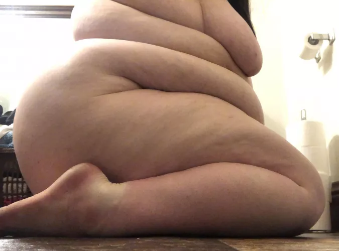 Lick every roll and crease on my body🥵 by mamapeachxoxo