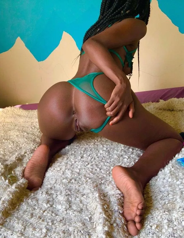 Lick my holes and suck on my toes 😜 posted by Slutmeatcunt