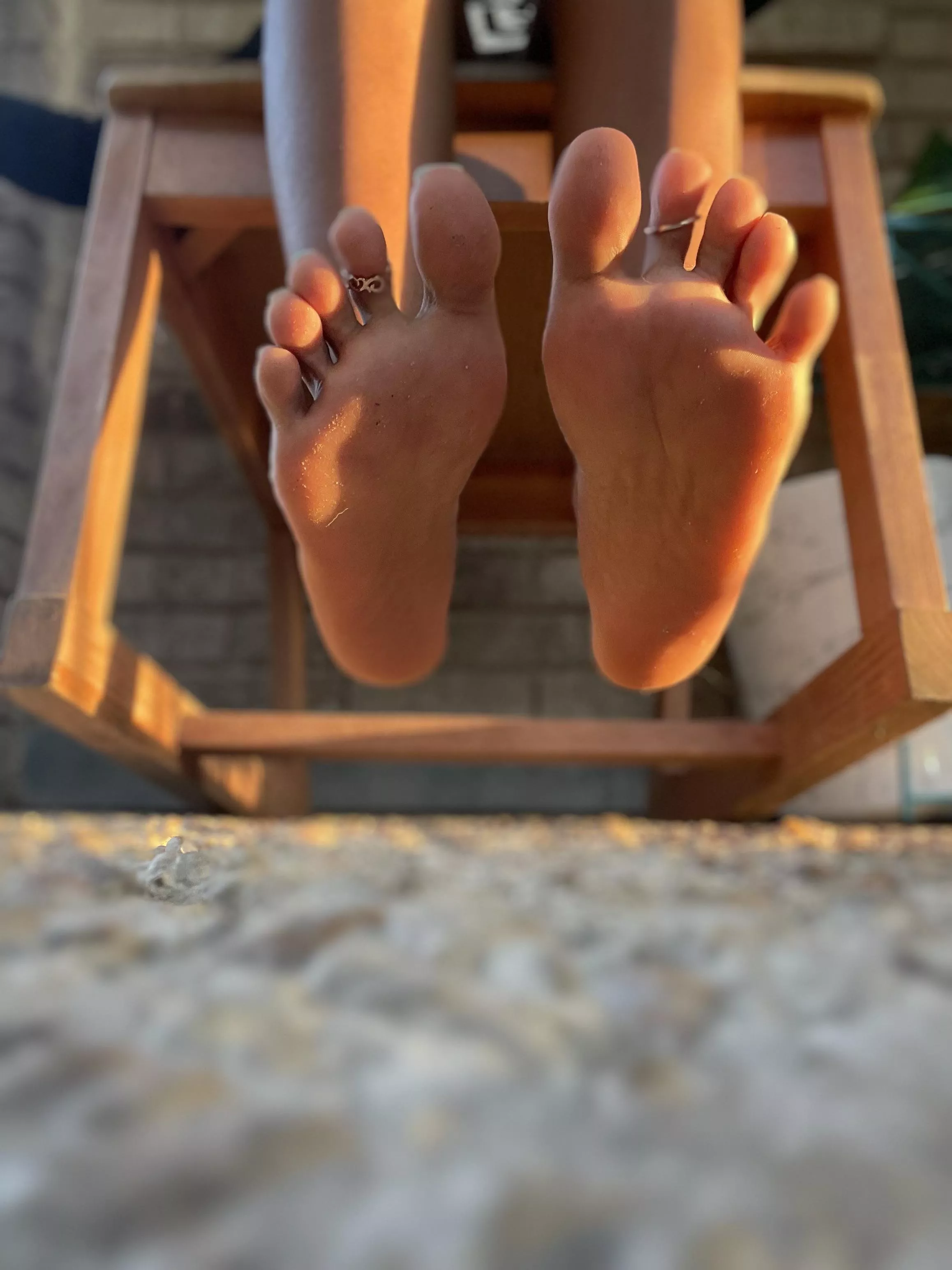 Lick my soles posted by Danigee06