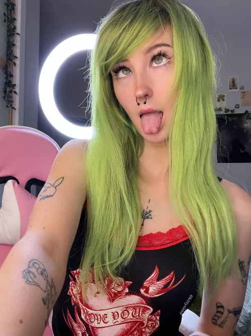 *licks u* by kittynima