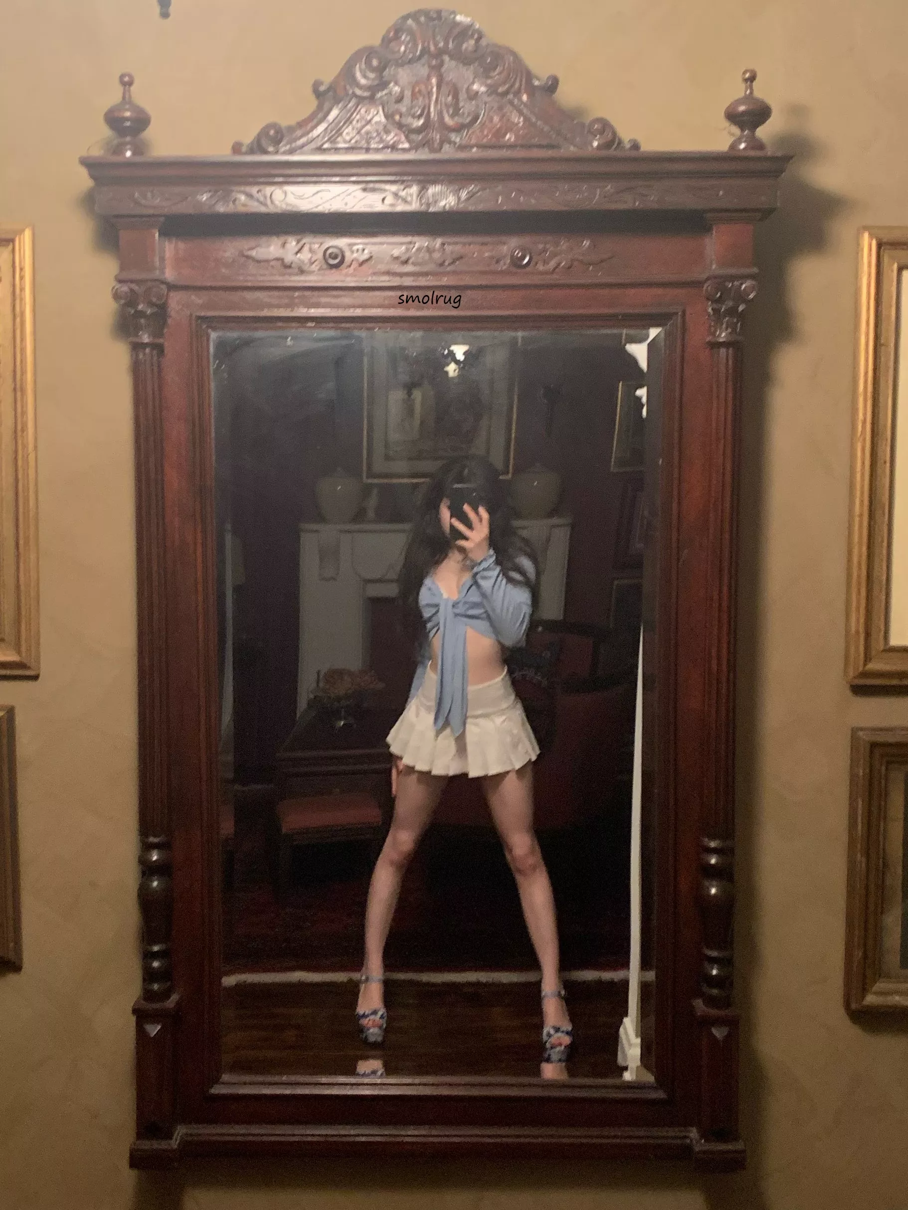 lie down so i can stand over your face 😜🤍[18f] posted by smolrug