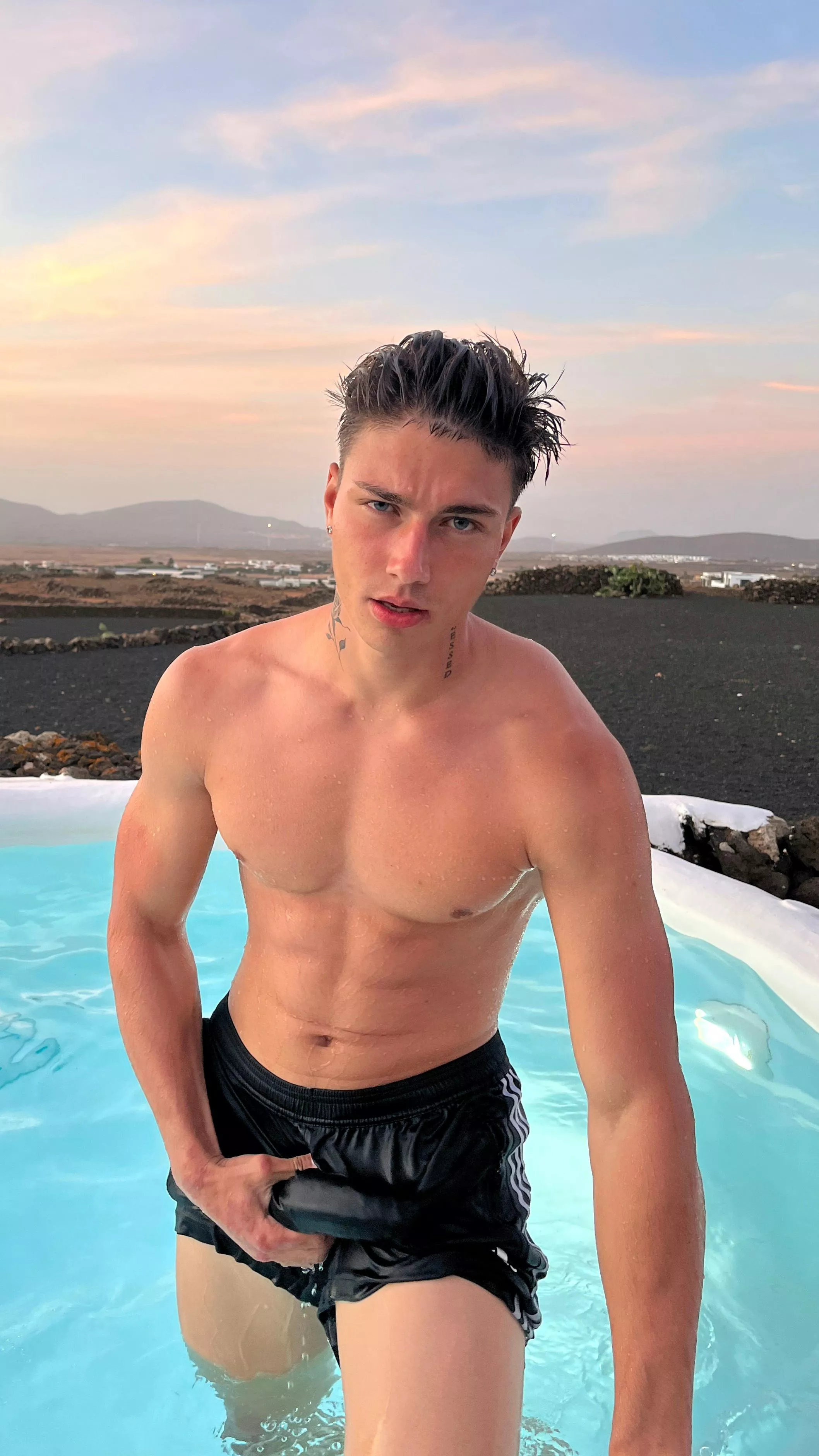 Like it wet? posted by Goldengeorgiii