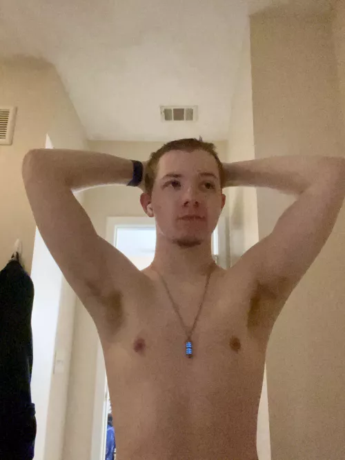 Like my necklace? It glows! by xzse_x