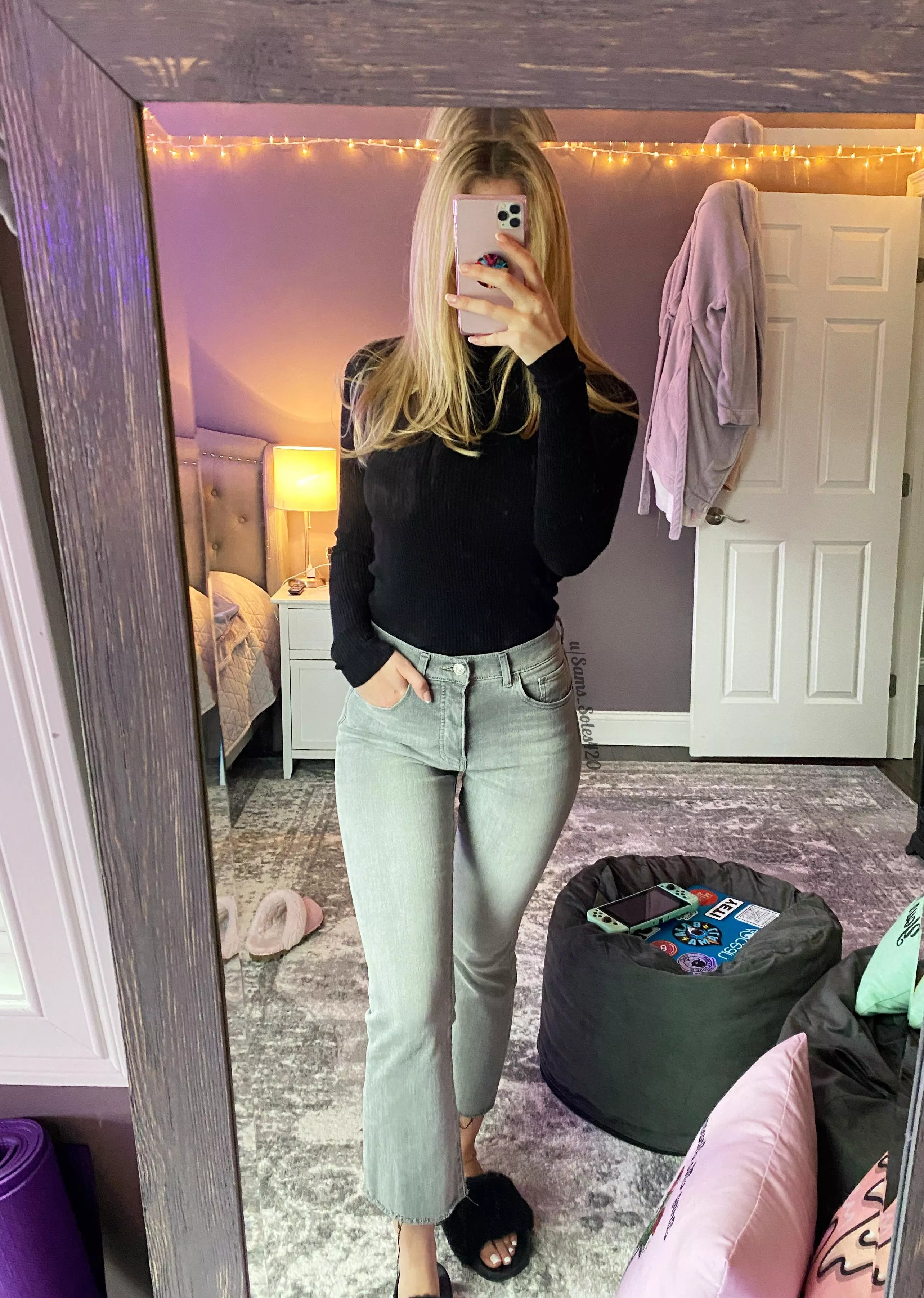 Like my outfit today? [F] posted by Sams_Soles420