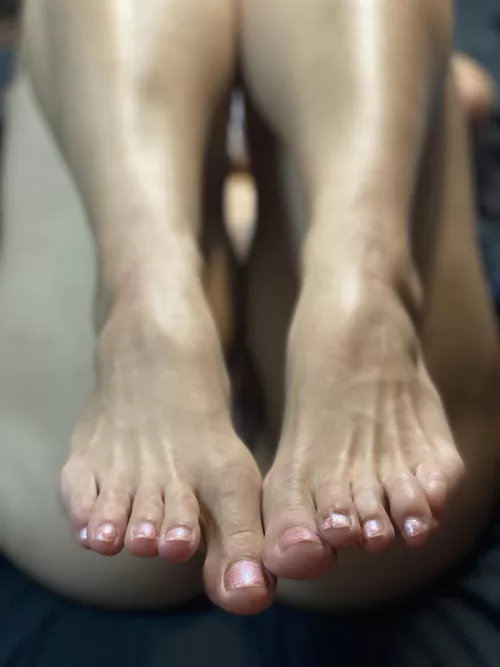 Like my toes?? by Kitti_Belle