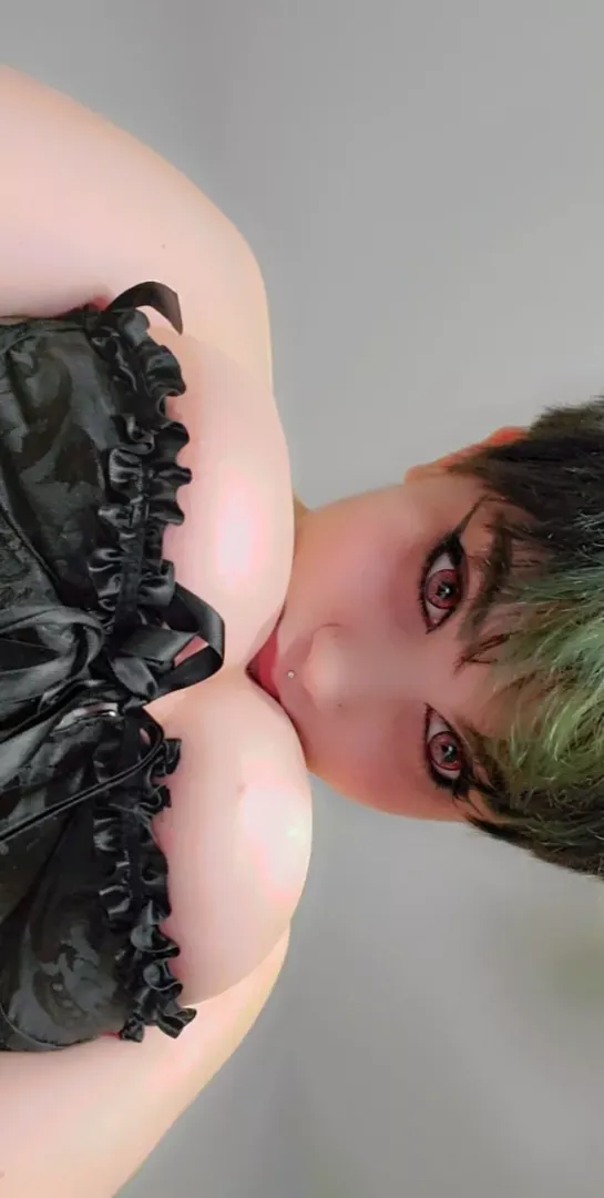 Like short hair goths? posted by Ok_Horror5314