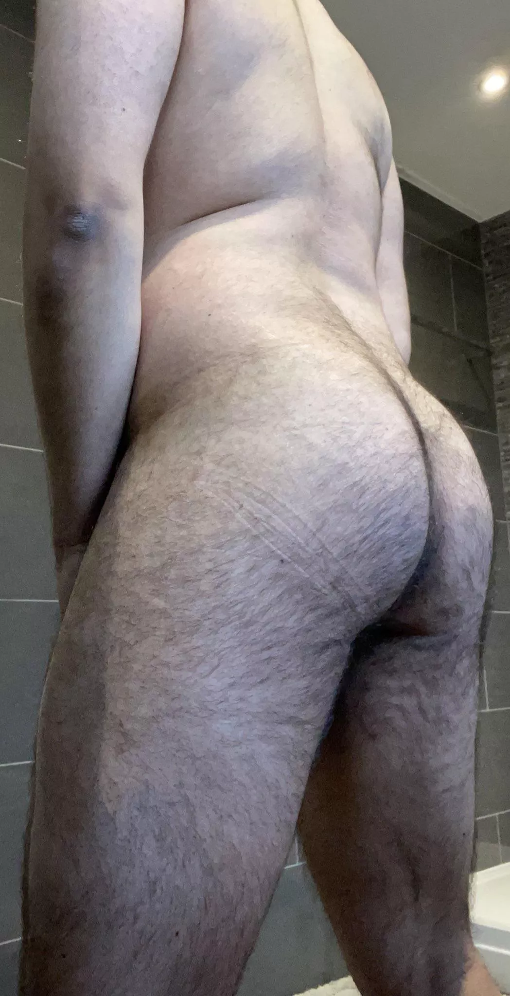 Like them hairy? 😈 posted by Soloquestin